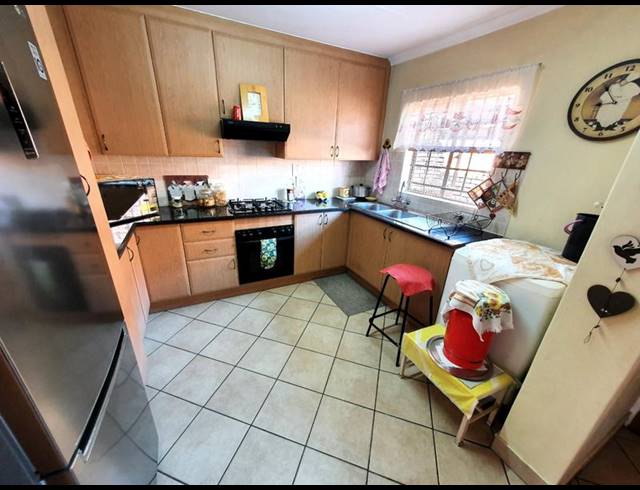 2 BEDROOM HOUSE FOR SALE IN SINOVILLE